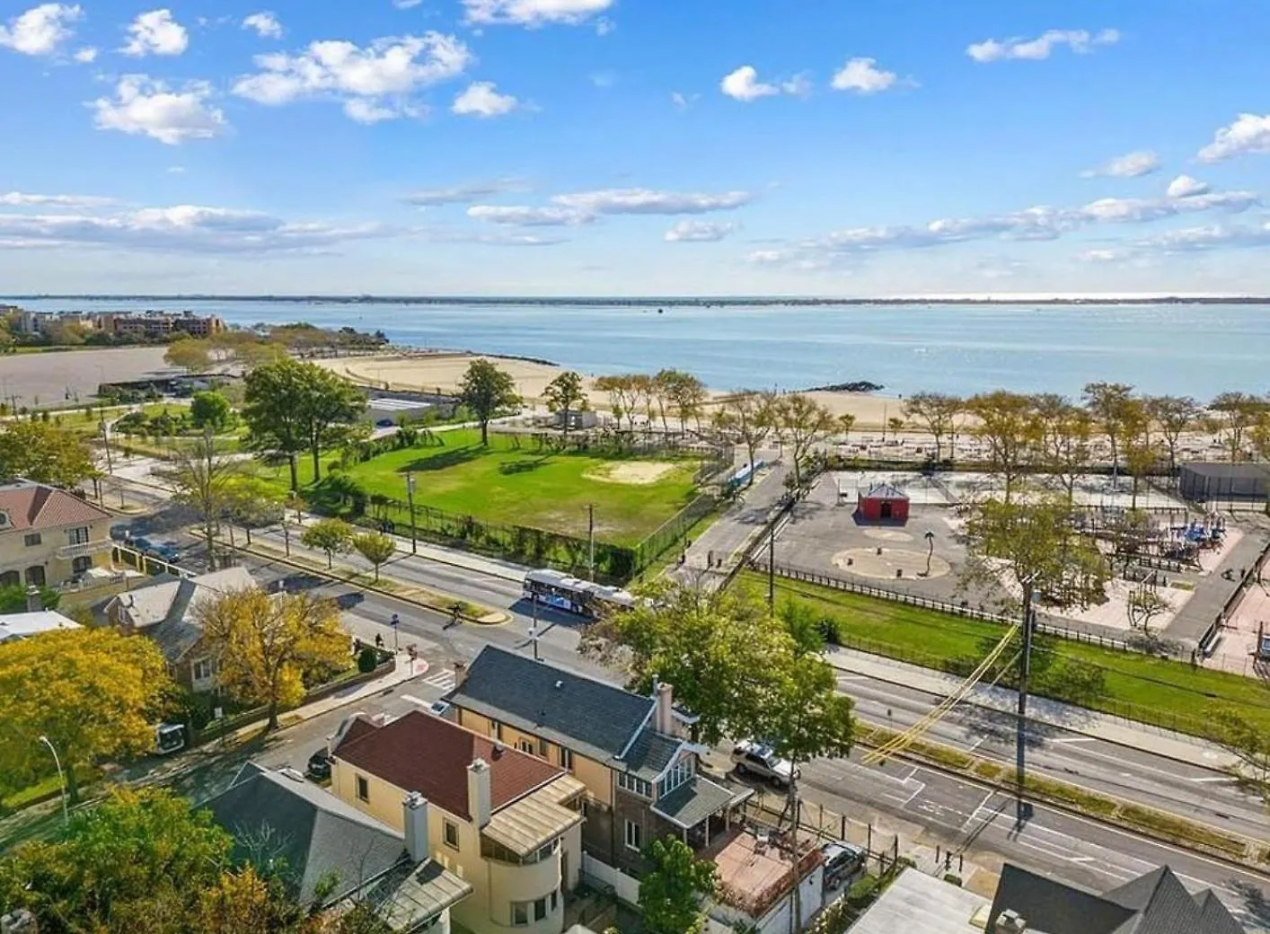 2 Bedroom Cozy Gem Manhattan Beach New York